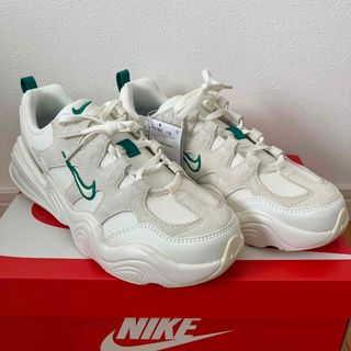 ナイキ(NIKE)のナイキ　ウィメンズ　テックヘラ　26.5㎝　新品(スニーカー)