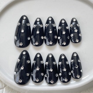 ネイルチップ　シンプル　ブラック黒　ディズニー　カチューシャイメージ　スタッズ コスメ/美容のネイル(つけ爪/ネイルチップ)の商品写真