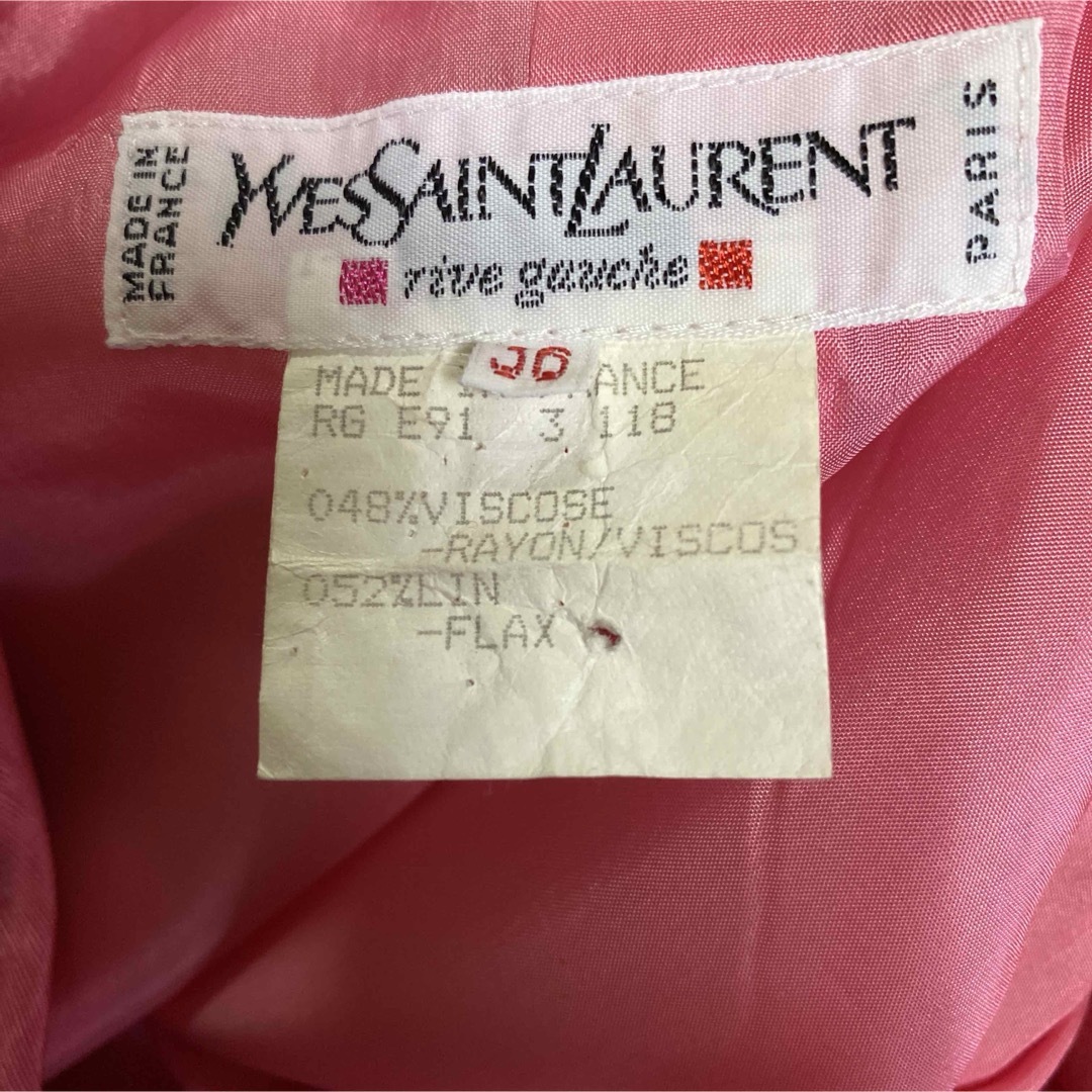 Yves Saint Laurent(イヴサンローラン)のイヴサンローランリヴゴーシュ　フューシャピンクジャケット(実家保管品) レディースのジャケット/アウター(テーラードジャケット)の商品写真