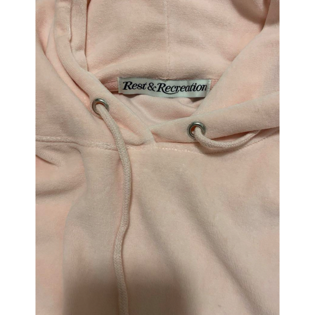 Rest&Recreation CROPPED HOODIE  パーカー ピンク レディースのトップス(パーカー)の商品写真