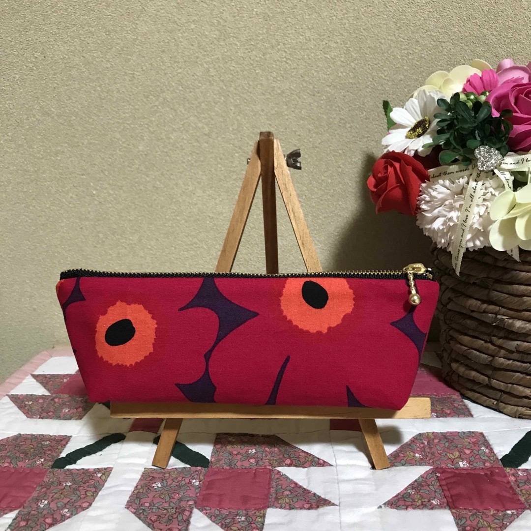 marimekko(マリメッコ)の【専用】マリメッコ    生地　ハンドメイド　紫×レッドミニウニッコ　ペンケース ハンドメイドの文具/ステーショナリー(その他)の商品写真