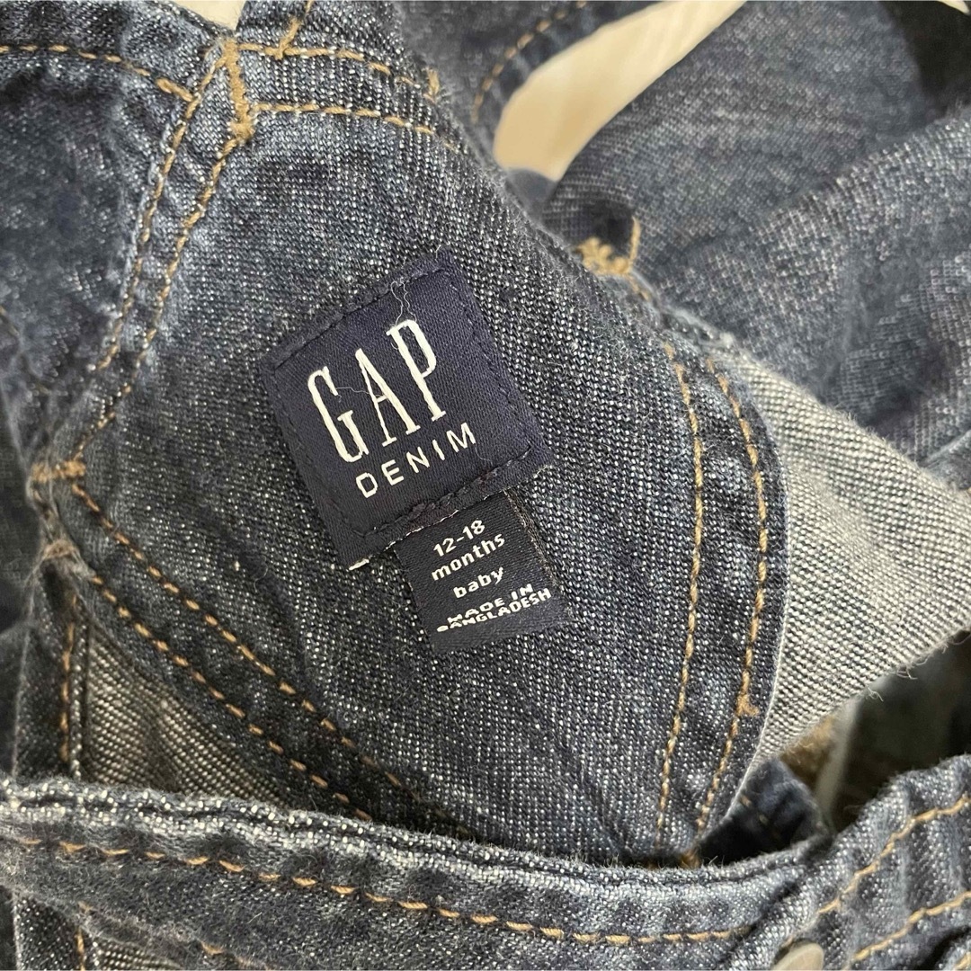 GAP(ギャップ)のGAP デニム オーバーオール サロペット  ロンパース ベビー 80cm キッズ/ベビー/マタニティのベビー服(~85cm)(ロンパース)の商品写真