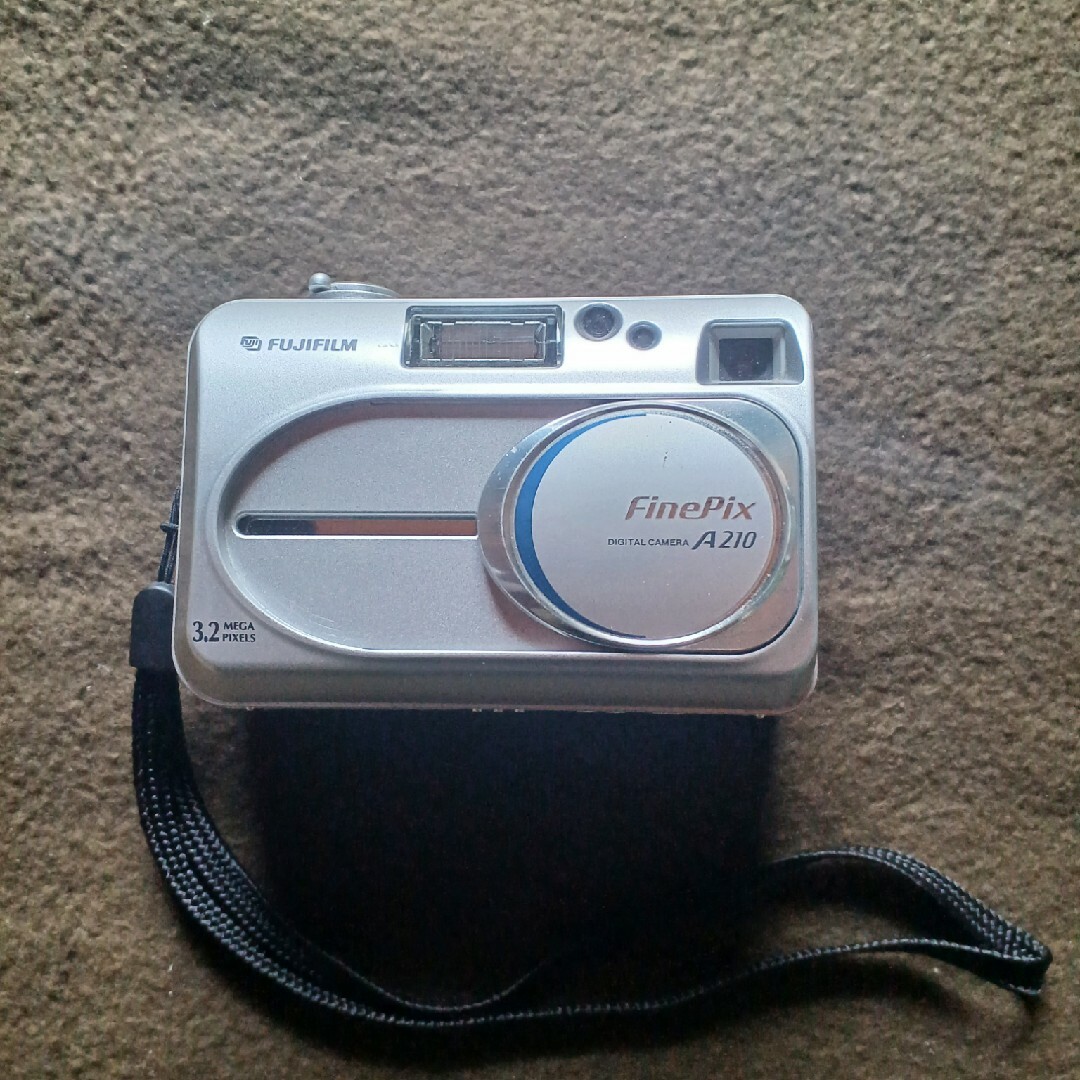 富士フイルム(フジフイルム)のFUJIFILM FinePixA210 & FinePix1300 2個セット スマホ/家電/カメラのカメラ(コンパクトデジタルカメラ)の商品写真