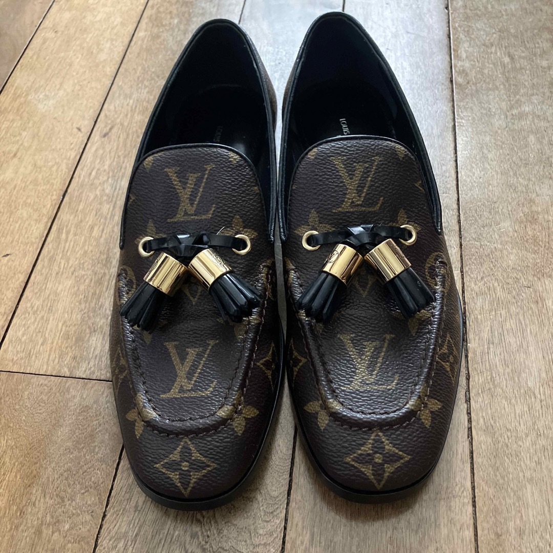 LOUIS VUITTON(ルイヴィトン)のルイヴィトンタッセルローファー レディースの靴/シューズ(ローファー/革靴)の商品写真