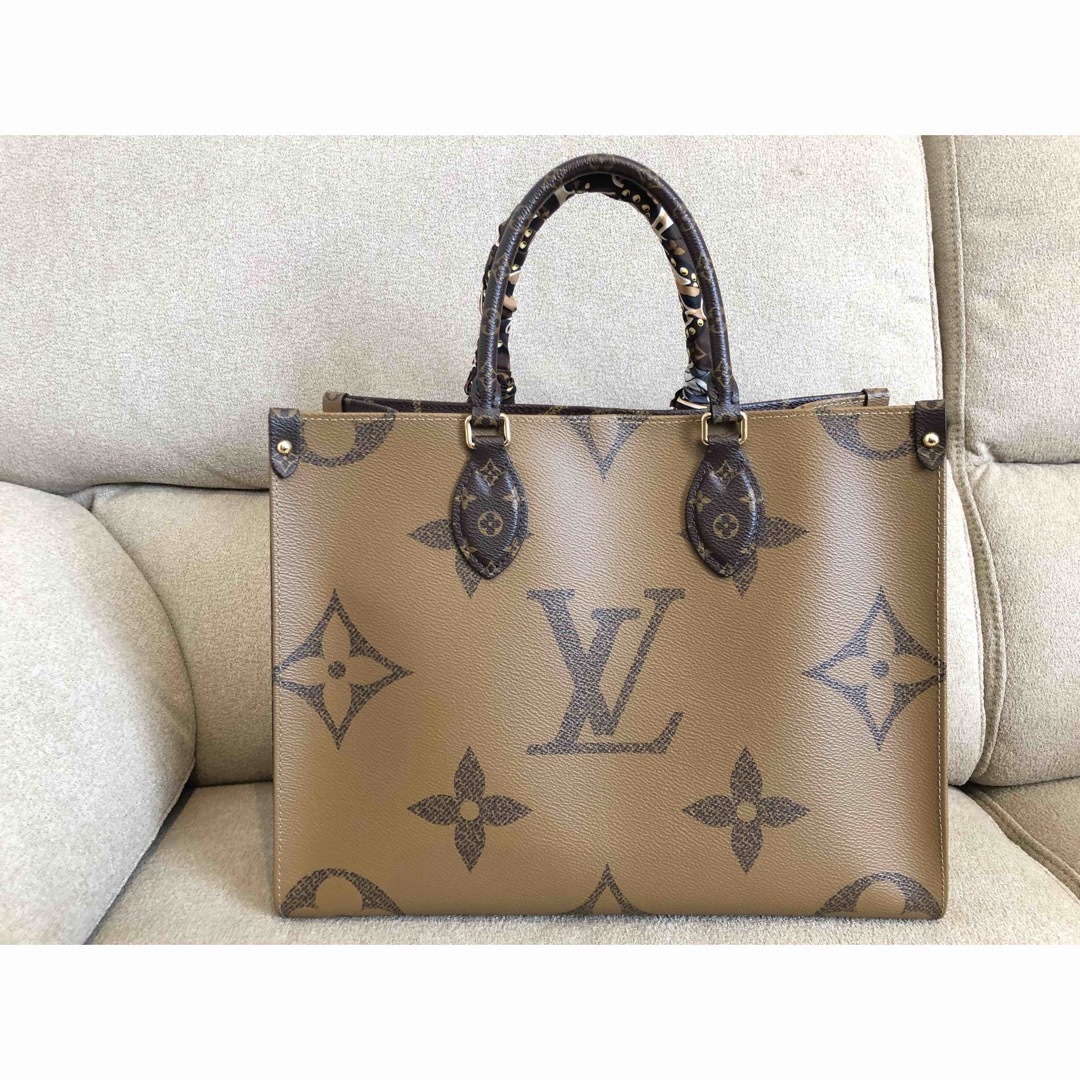 LOUIS VUITTON(ルイヴィトン)のLouis Vuitton ルイヴィトン オンザゴー MM バンドー付き レディースのバッグ(トートバッグ)の商品写真