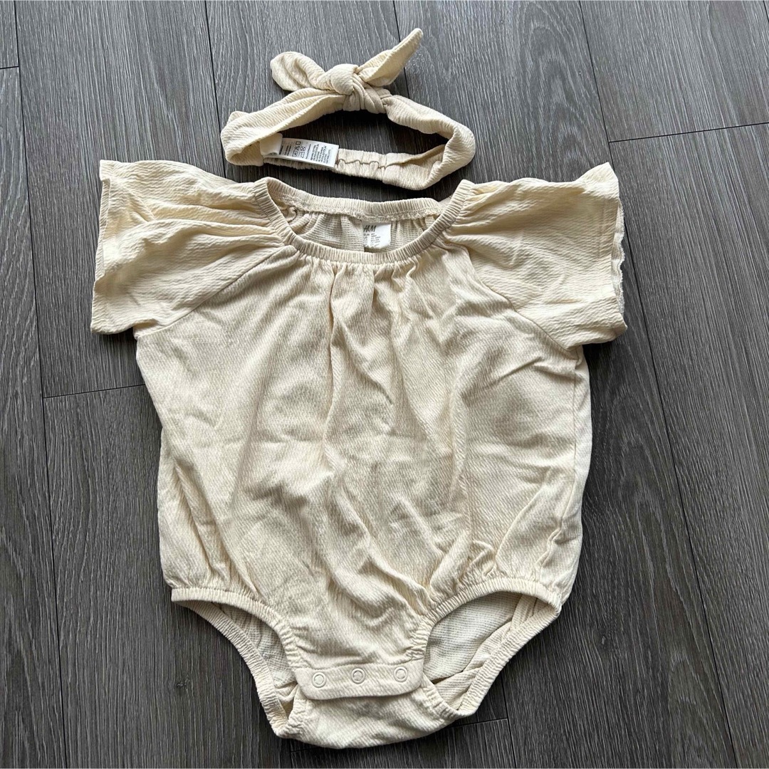 H&M(エイチアンドエム)のH&M ヘアバンドセットワンピース キッズ/ベビー/マタニティのベビー服(~85cm)(ワンピース)の商品写真
