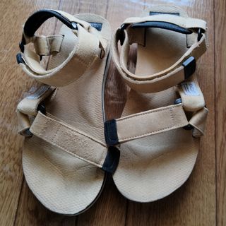 スイコック(suicoke)のサンダル　SUICOKE　ベージュ　２４センチ(サンダル)