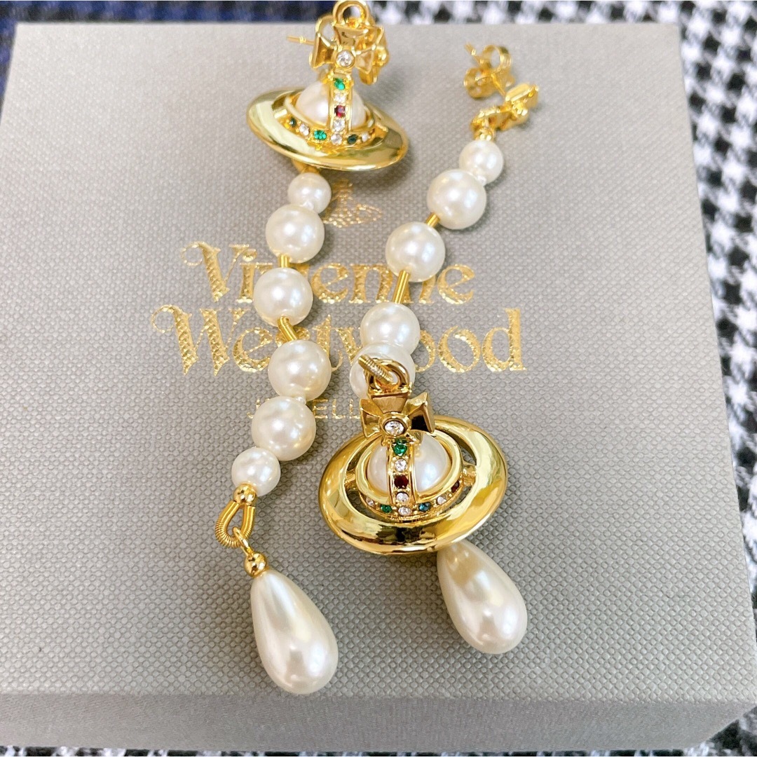 Vivienne Westwood(ヴィヴィアンウエストウッド)のヴィヴィアン ブロークン パール ピアス レディースのアクセサリー(ピアス)の商品写真