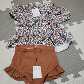 バースデイ - 新品　花柄　キッズ　長袖ラッシュスーツ（100　Cottoli）