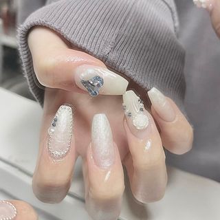 【No.108】パールホワイト♡ブライダル ネイルチップ 薔薇 ブルー 囲み ハンドメイドのアクセサリー(ネイルチップ)の商品写真