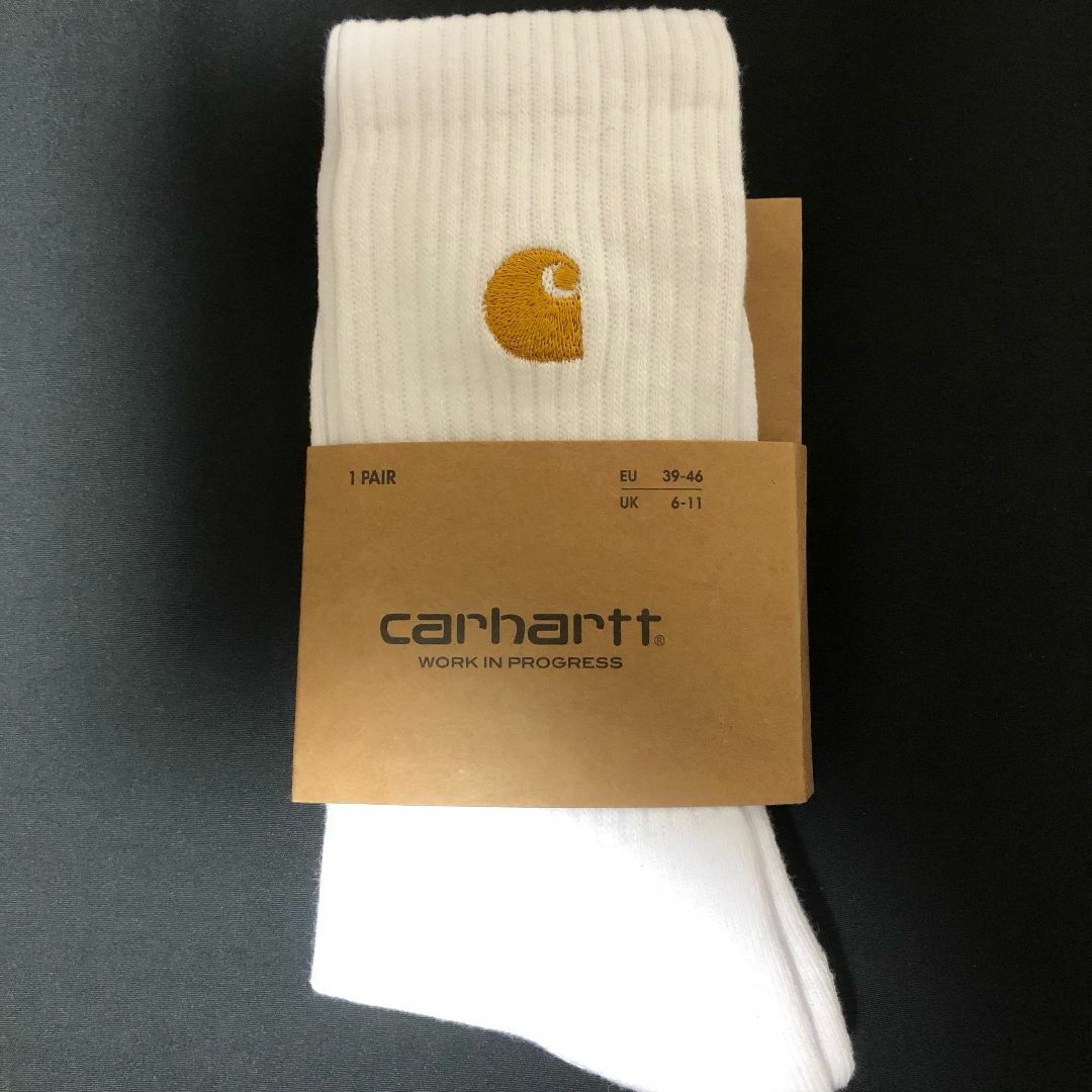 carhartt(カーハート)のcarhartt カーハート　ソックス 靴下　新品未使用品2足セット　グレー　白 メンズのレッグウェア(ソックス)の商品写真