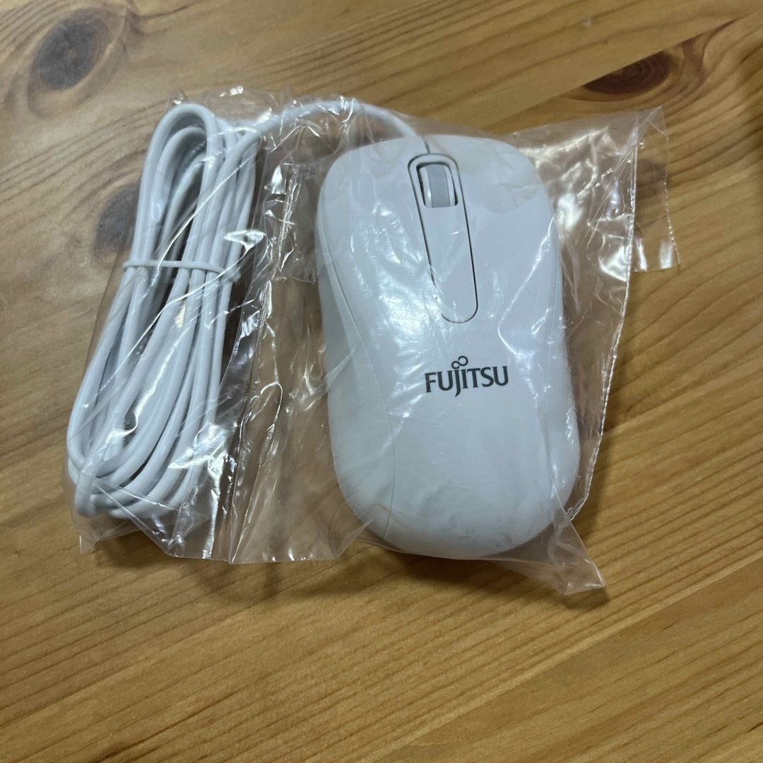 富士通(フジツウ)の富士通 FUJITSU マウス M520 CP664644-01《新品、未使用》 スマホ/家電/カメラのPC/タブレット(PC周辺機器)の商品写真