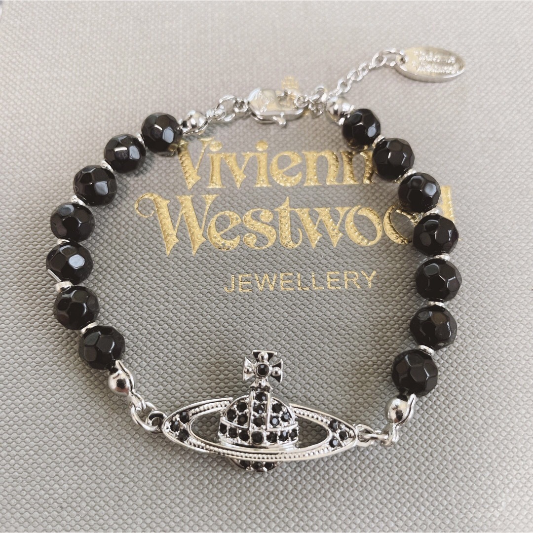 Vivienne Westwood(ヴィヴィアンウエストウッド)のヴィヴィアン バスレリーフ パール ブレスレット レディースのアクセサリー(ブレスレット/バングル)の商品写真