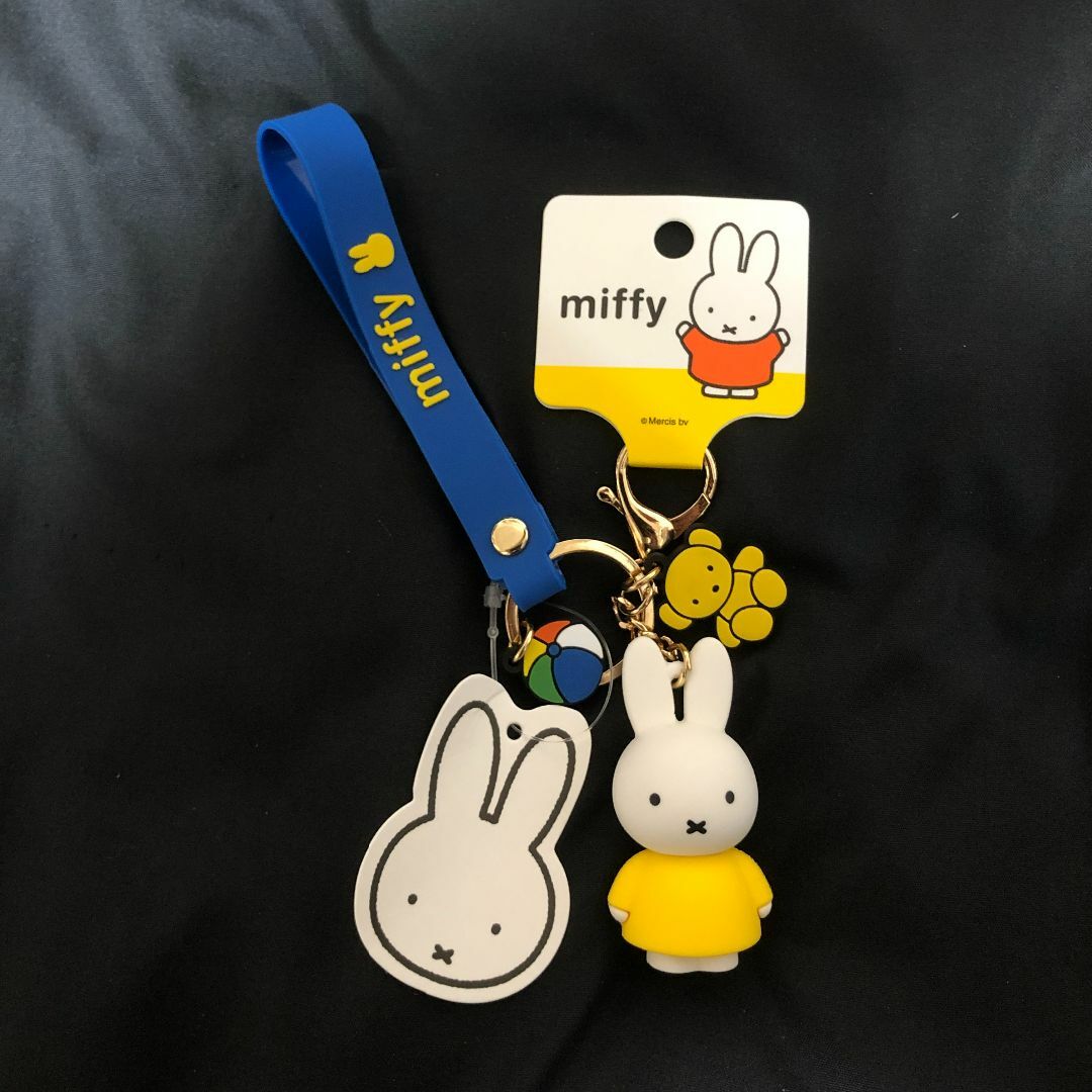 miffy(ミッフィー)のミッフィー　キーホルダー　キーチェーン　miffy 日本未発売【黄色】 エンタメ/ホビーのアニメグッズ(キーホルダー)の商品写真