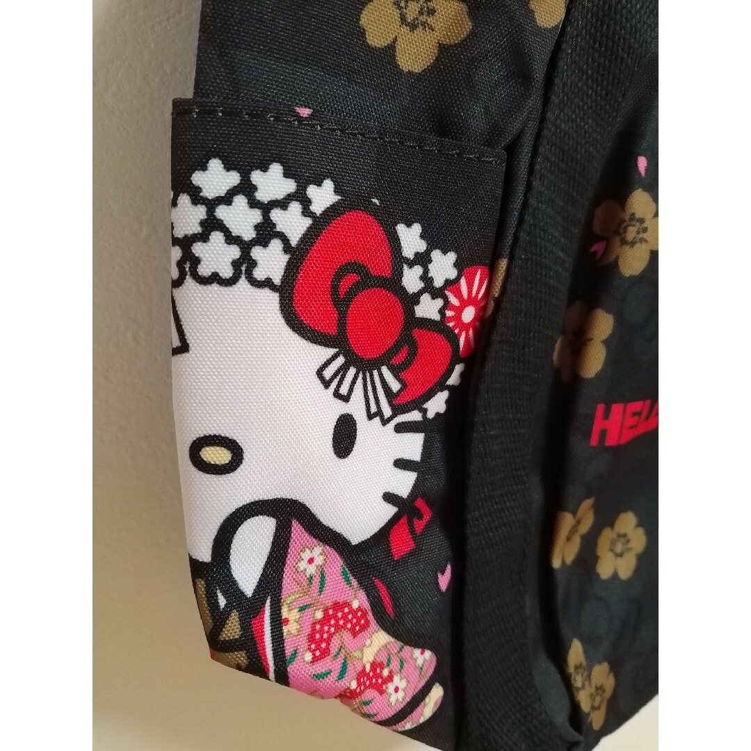 サンリオ(サンリオ)のSANRIO HELLO KITTY バルーントートバッグ 和柄 大容量 黒 レディースのバッグ(トートバッグ)の商品写真