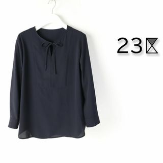 ニジュウサンク(23区)の237 新品 23区 新作 バックサテンアムンゼン ブザムディテールブラウス38(シャツ/ブラウス(長袖/七分))