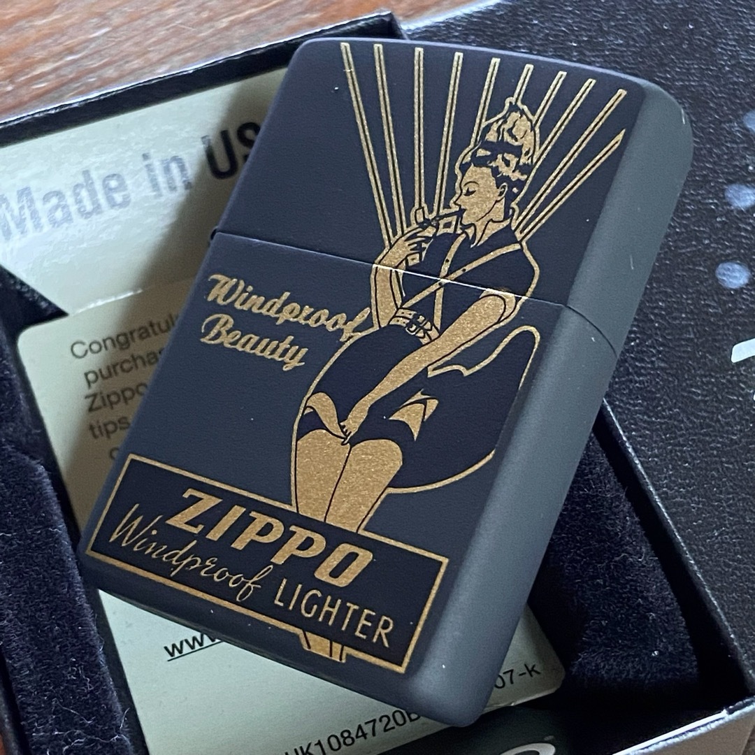 ZIPPO(ジッポー)のZippo ウィンディ ガール BKM-2 艶消し黒＆金色 ジッポー ライター メンズのファッション小物(タバコグッズ)の商品写真