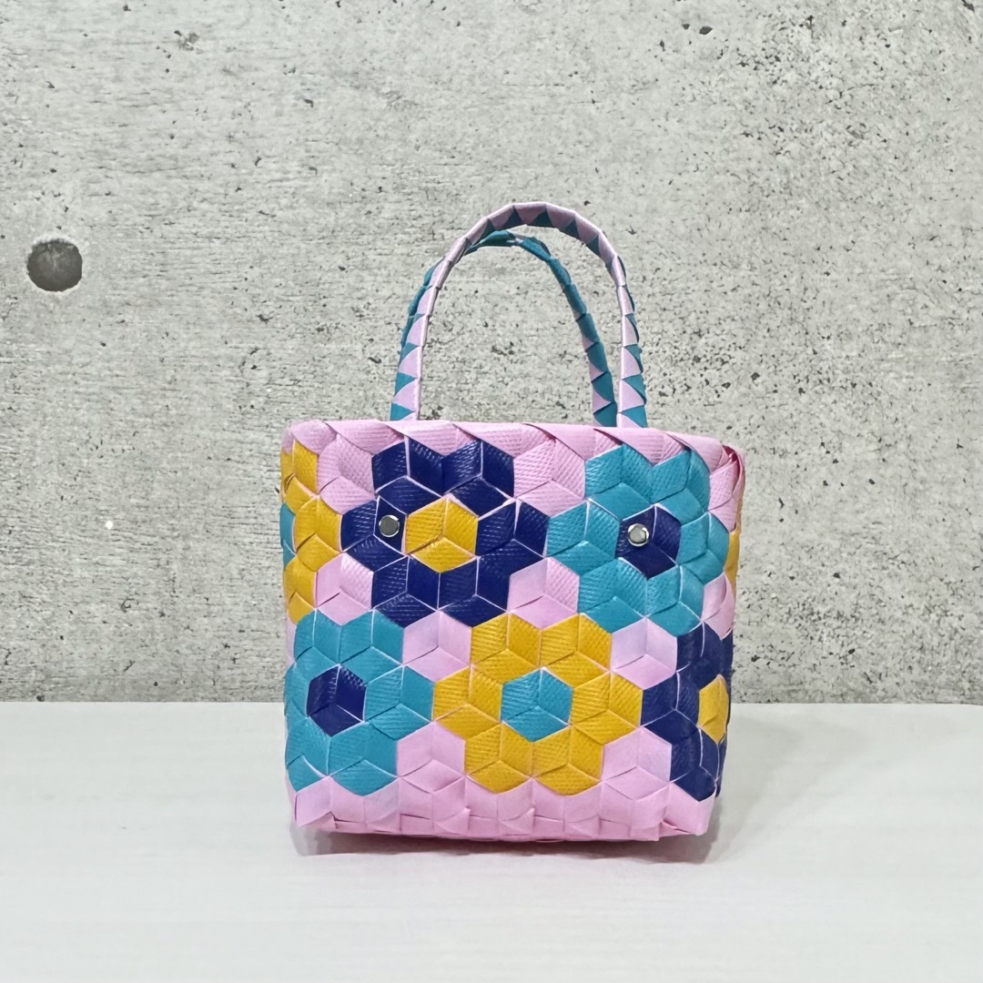 Marni(マルニ)の新品　マルニマーケット　サンフラワー　マイクロミニバスケット　ウーブン　ピンク花 レディースのバッグ(かごバッグ/ストローバッグ)の商品写真