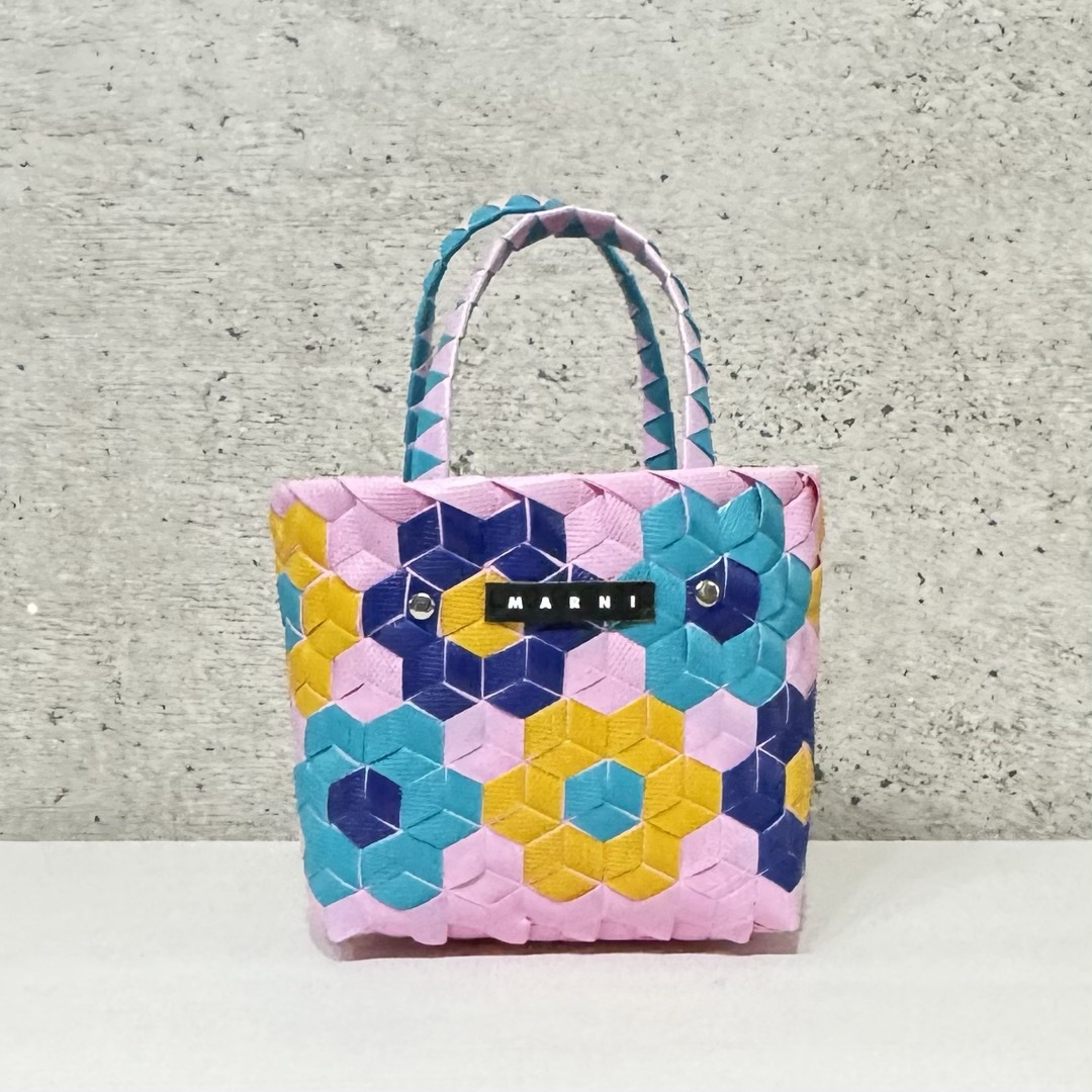 Marni(マルニ)の新品　マルニマーケット　サンフラワー　マイクロミニバスケット　ウーブン　ピンク花 レディースのバッグ(かごバッグ/ストローバッグ)の商品写真