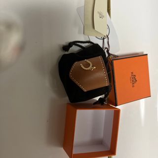 エルメス(Hermes)のエルメス　レザー　ボヌールトゥクリング　スカーフリング　新作　正規店購入(バンダナ/スカーフ)