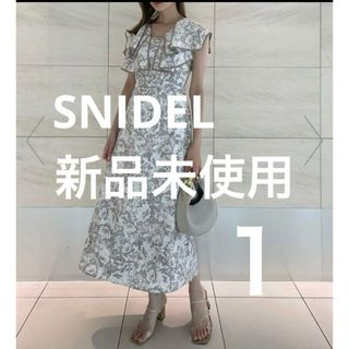 スナイデル(SNIDEL)の【新品未使用】SNIDELラッフルカラーパイピングワンピース １(ロングワンピース/マキシワンピース)