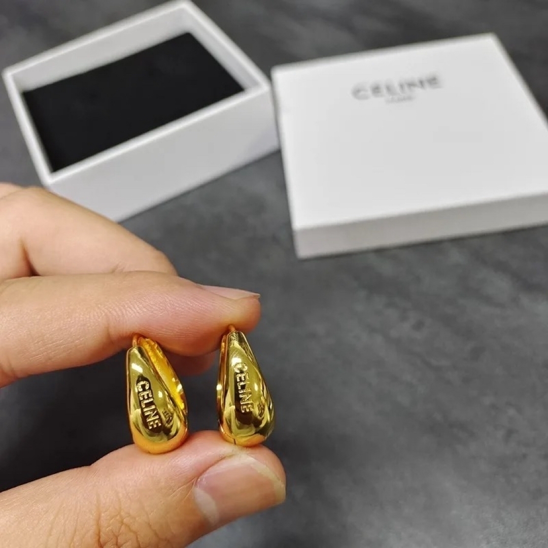 CELINE セリーヌ フープピアス トリオンフ レディースのアクセサリー(ピアス)の商品写真