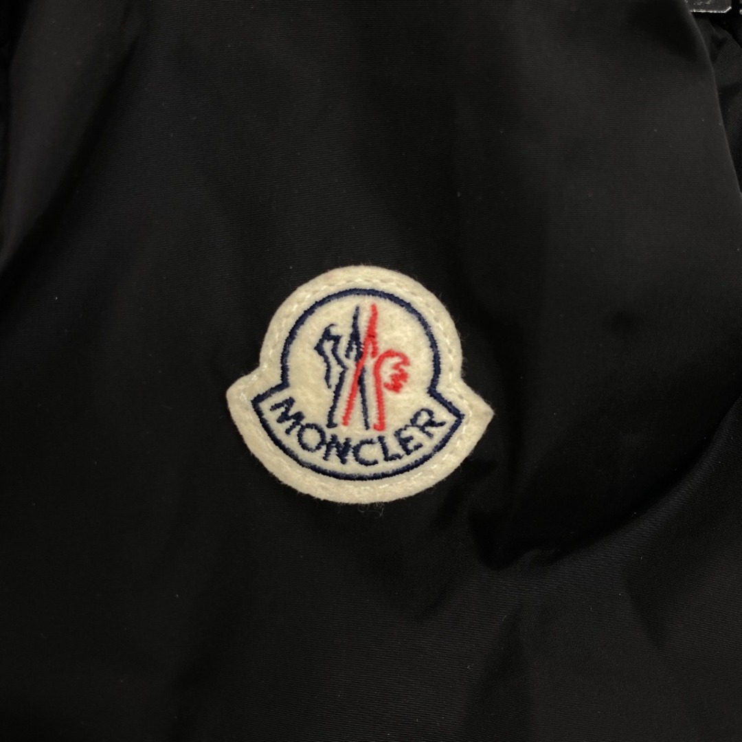 MONCLER(モンクレール)のモンクレール MONCLER ナイロンジャケット
 VIVRE 18年  E10934611705 54155 ブラック レディースのジャケット/アウター(ナイロンジャケット)の商品写真