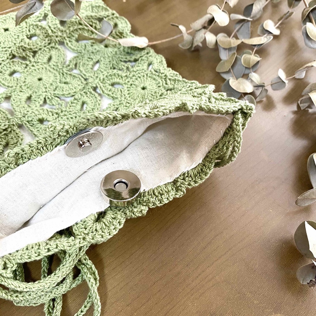 スマホポシェット　ショルダーバック　ミニバック　モチーフ編み ハンドメイドのファッション小物(バッグ)の商品写真