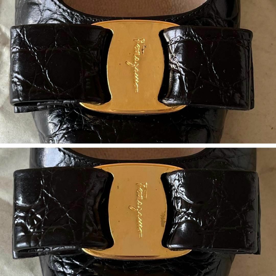 Salvatore Ferragamo(サルヴァトーレフェラガモ)のサルヴァトーレフェラガモ 型押し　ヴァラリボン パンプス ブラック　5 1/2C レディースの靴/シューズ(ハイヒール/パンプス)の商品写真
