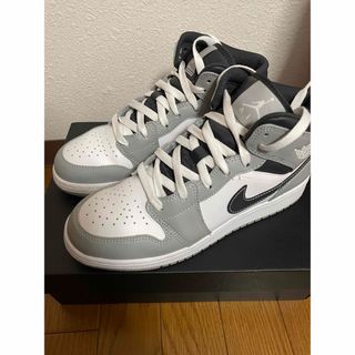 ジョーダン(Jordan Brand（NIKE）)のAir Jordan 1 Mid グレーホワイトアンスラサイト(スニーカー)