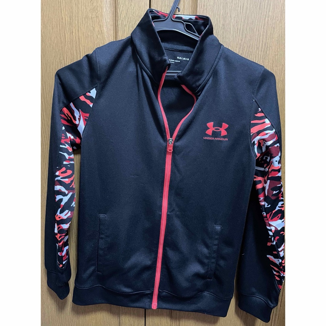 UNDER ARMOUR(アンダーアーマー)のゆうゆう様専用アンダーアーマージャージ上下セット150 キッズ/ベビー/マタニティのキッズ服男の子用(90cm~)(その他)の商品写真