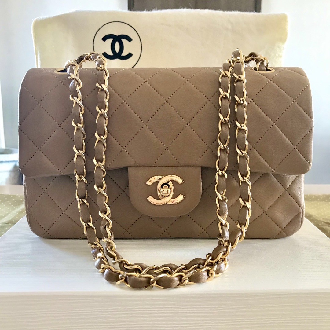 CHANEL - シャネル マトラッセ23 ショルダーバッグ ベージュ系 CHANEL - シャネル マトラッセ23 ショルダーバッグ ベージュ系