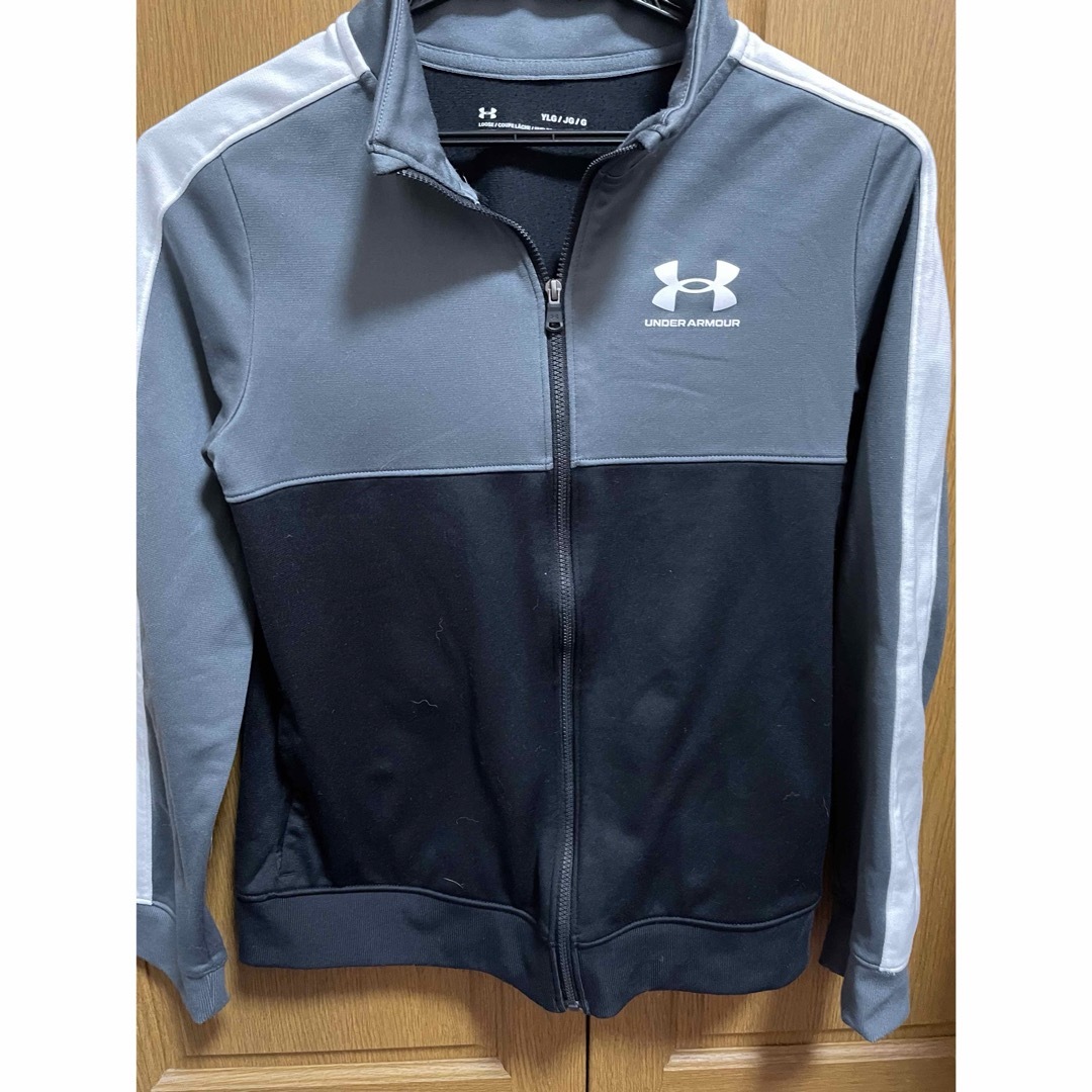 UNDER ARMOUR(アンダーアーマー)のアンダーアーマージャージ上下セット150 キッズ/ベビー/マタニティのキッズ服男の子用(90cm~)(その他)の商品写真