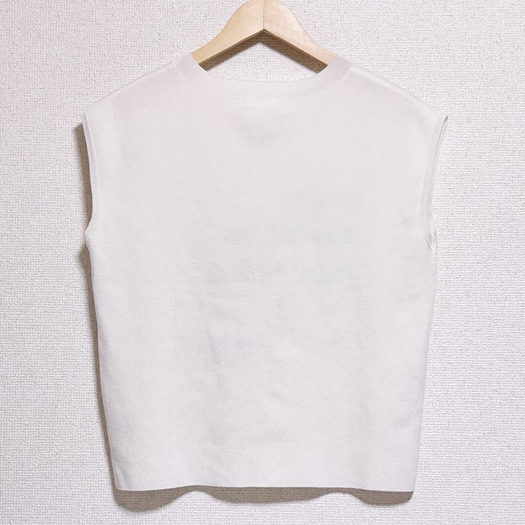 rienda(リエンダ)のrienda リエンダ　ニット　Tシャツ　白　ホワイト　レディース　刺繍　ベスト レディースのトップス(ニット/セーター)の商品写真