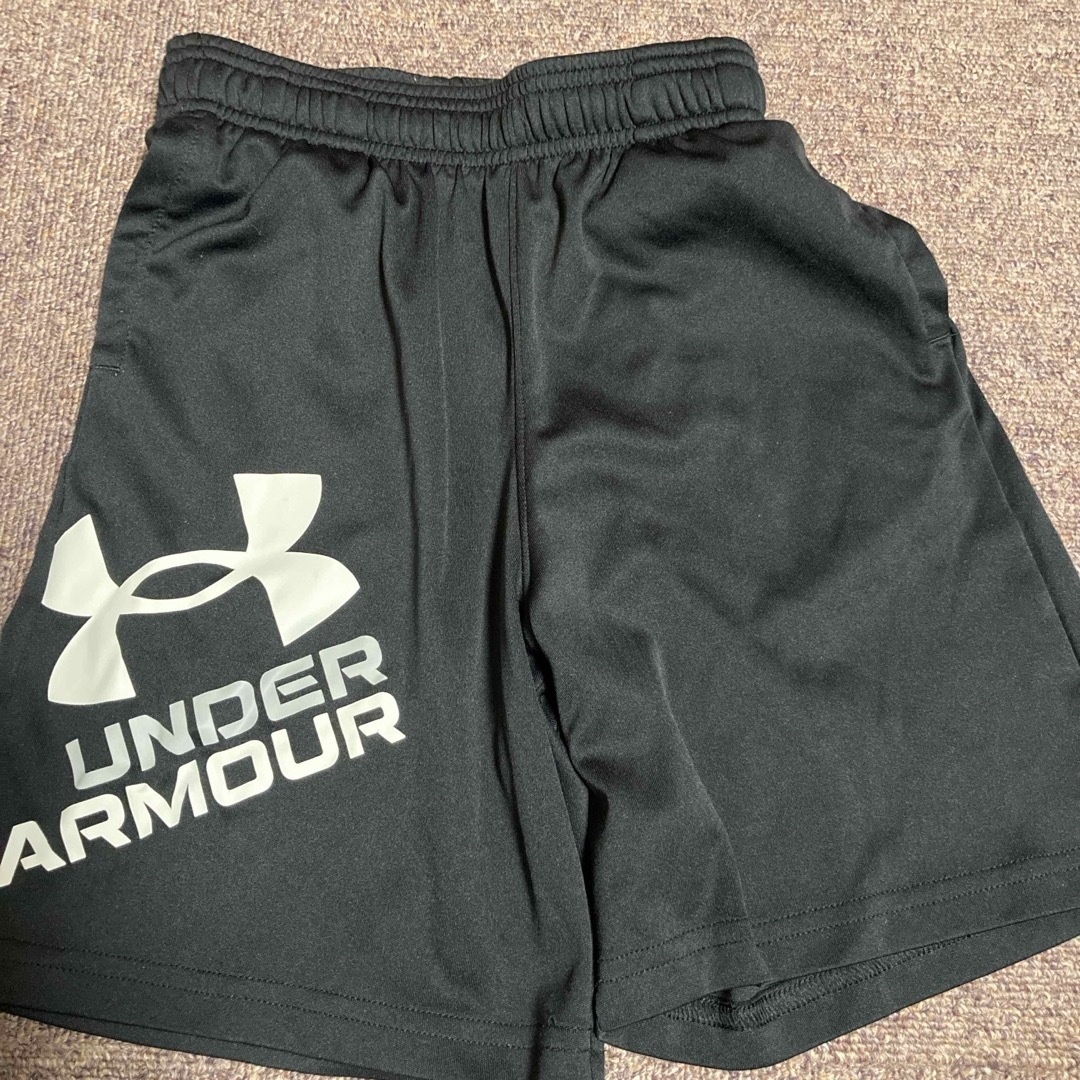 UNDER ARMOUR(アンダーアーマー)のアンダーアーマー/ キッズハーフパンツ キッズ/ベビー/マタニティのキッズ服男の子用(90cm~)(パンツ/スパッツ)の商品写真