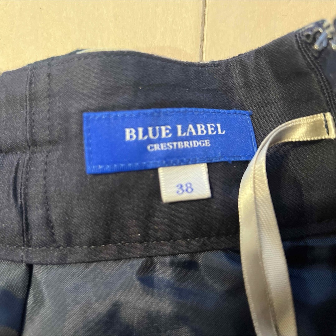 BLUE LABEL CRESTBRIDGE(ブルーレーベルクレストブリッジ)のBLUE LABEL CRESTBRIDGE  ブルーレーベル　スカート レディースのスカート(ひざ丈スカート)の商品写真