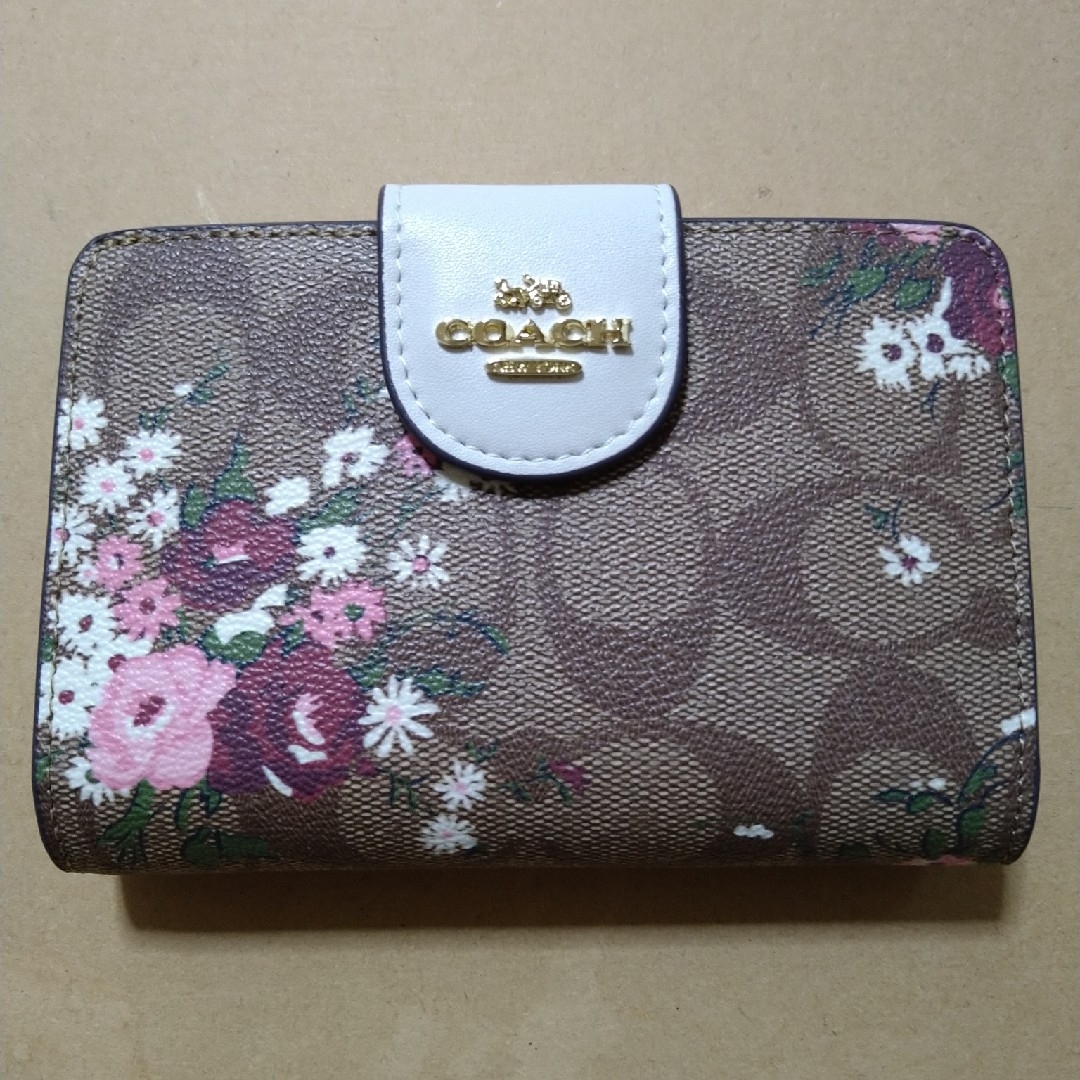 COACH(コーチ)のCOACHコーチレディース二つ折り財布　未使用　花柄 レディースのファッション小物(財布)の商品写真