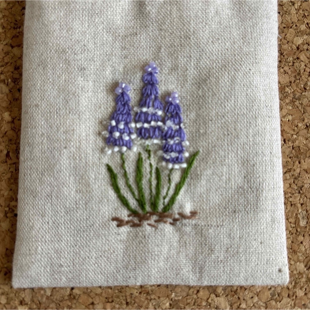 ムスカリ　花刺繍入　ミニミニ巾着　ポプリサシェ　お守り袋　ハンドメイド ハンドメイドのファッション小物(その他)の商品写真