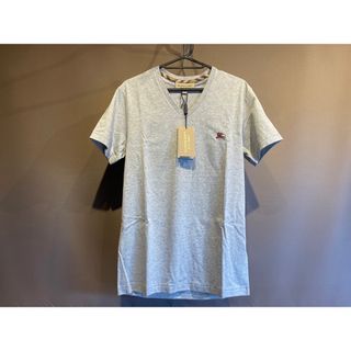 バーバリー(BURBERRY)の〈新品タグ付き〉Burberry 半袖 Vネック ホース ロゴTシャツ サイズS(Tシャツ/カットソー(半袖/袖なし))