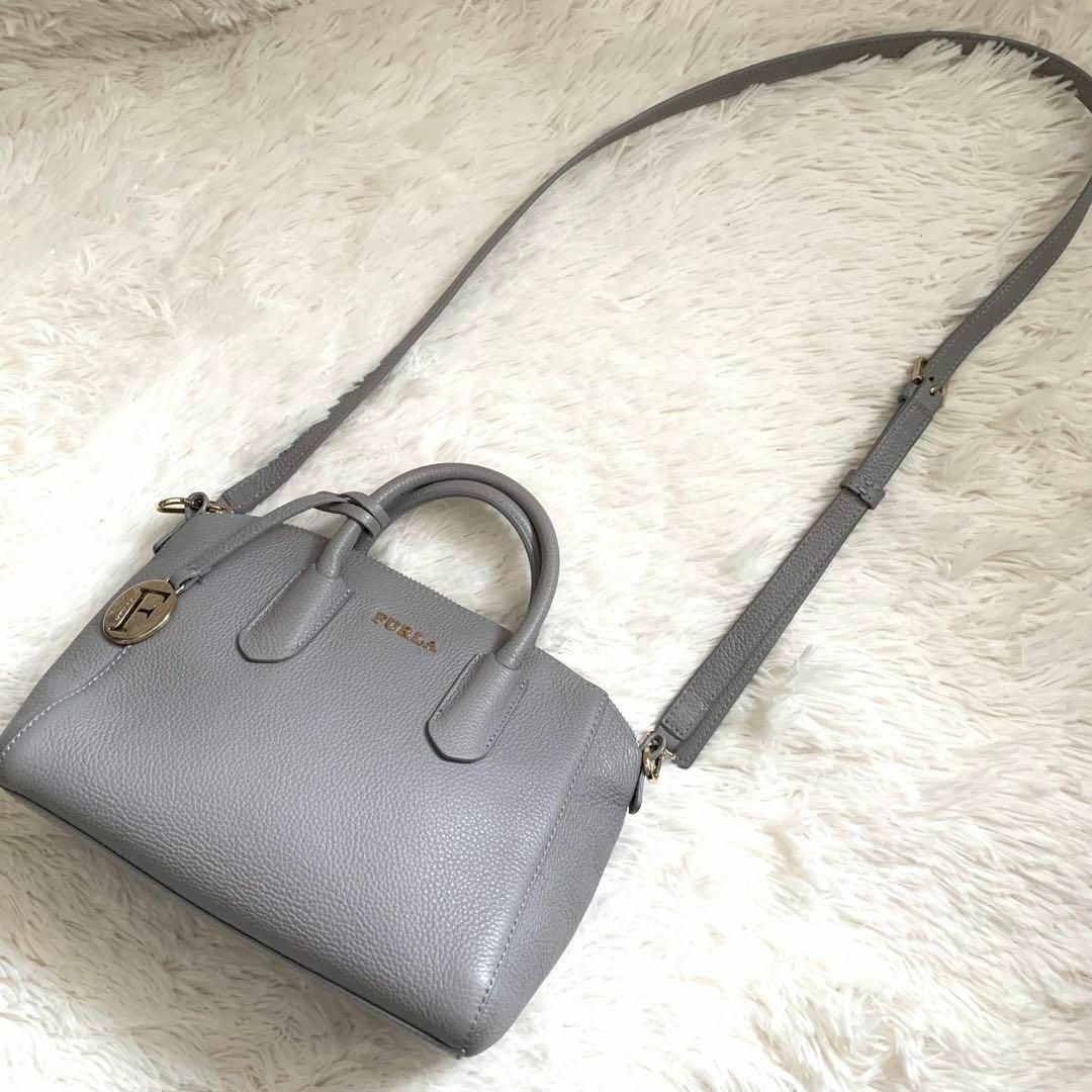 Furla(フルラ)の美品✨フルラ ハンドバッグ 2way テッサ スモール レザー グレージュ レディースのバッグ(ショルダーバッグ)の商品写真