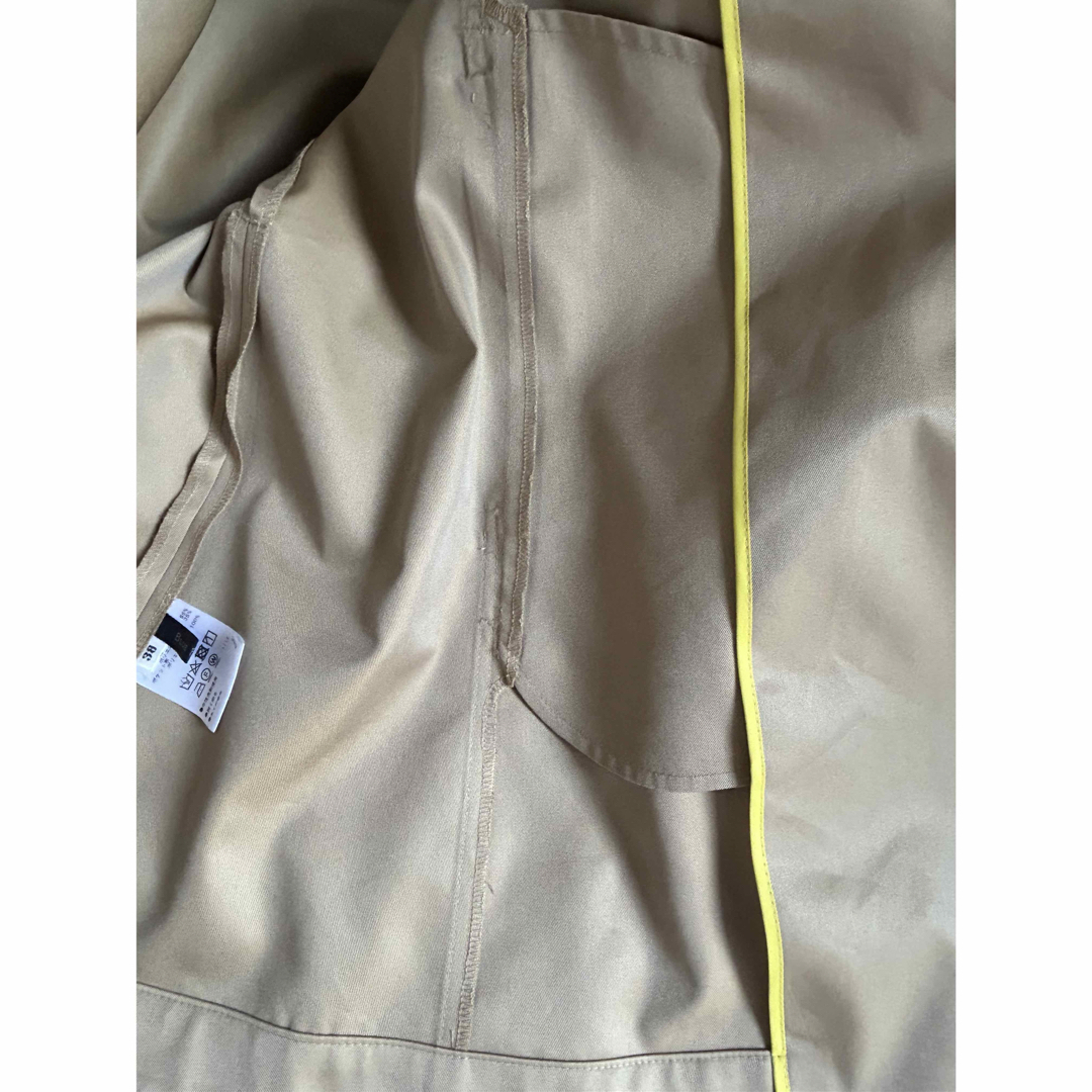 新品未使用品　ケープトレンチコート レディースのジャケット/アウター(トレンチコート)の商品写真