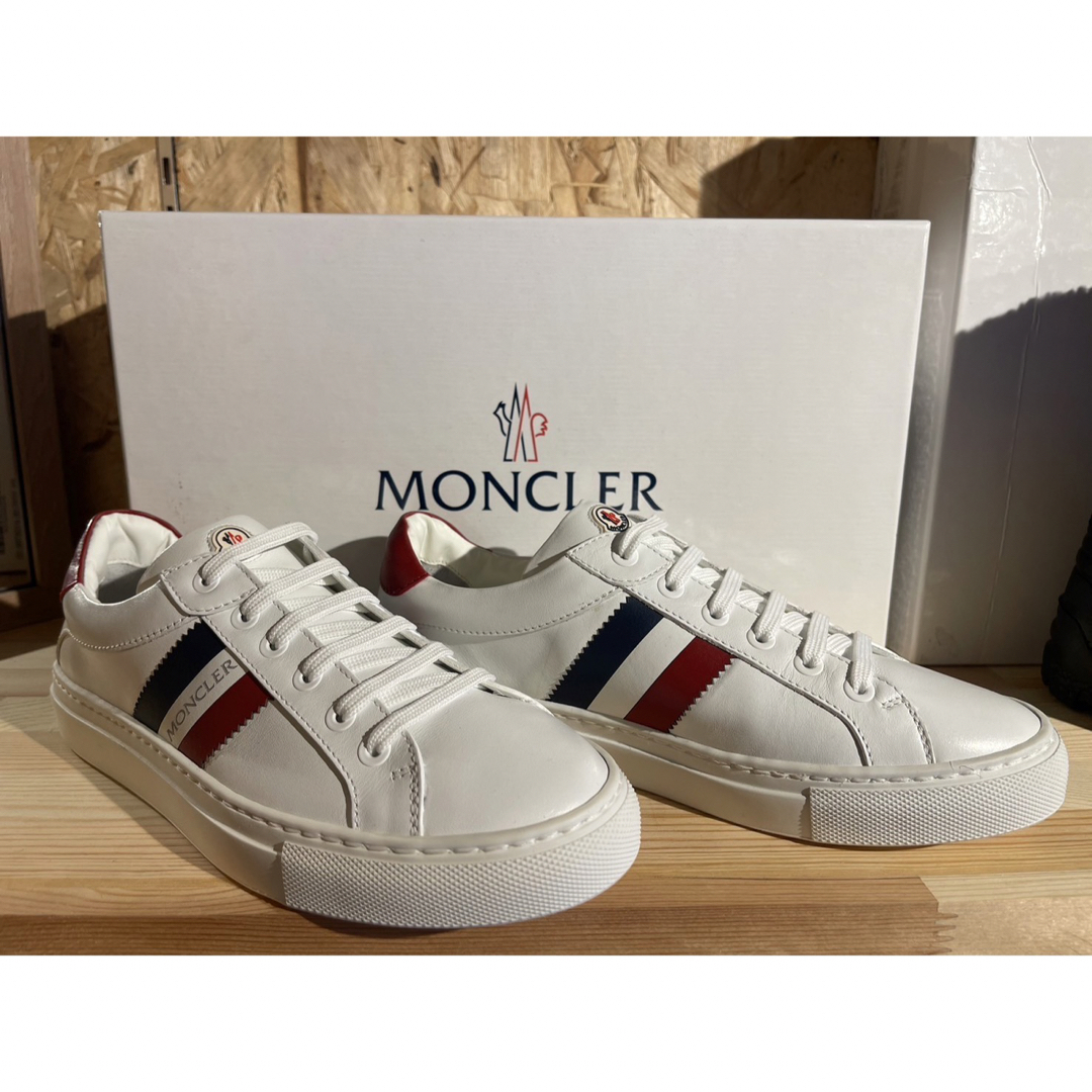 MONCLER(モンクレール)の〈新品未使用品〉モンクレール NEW LENI SCARPAホワイトスニーカー  レディースの靴/シューズ(スニーカー)の商品写真