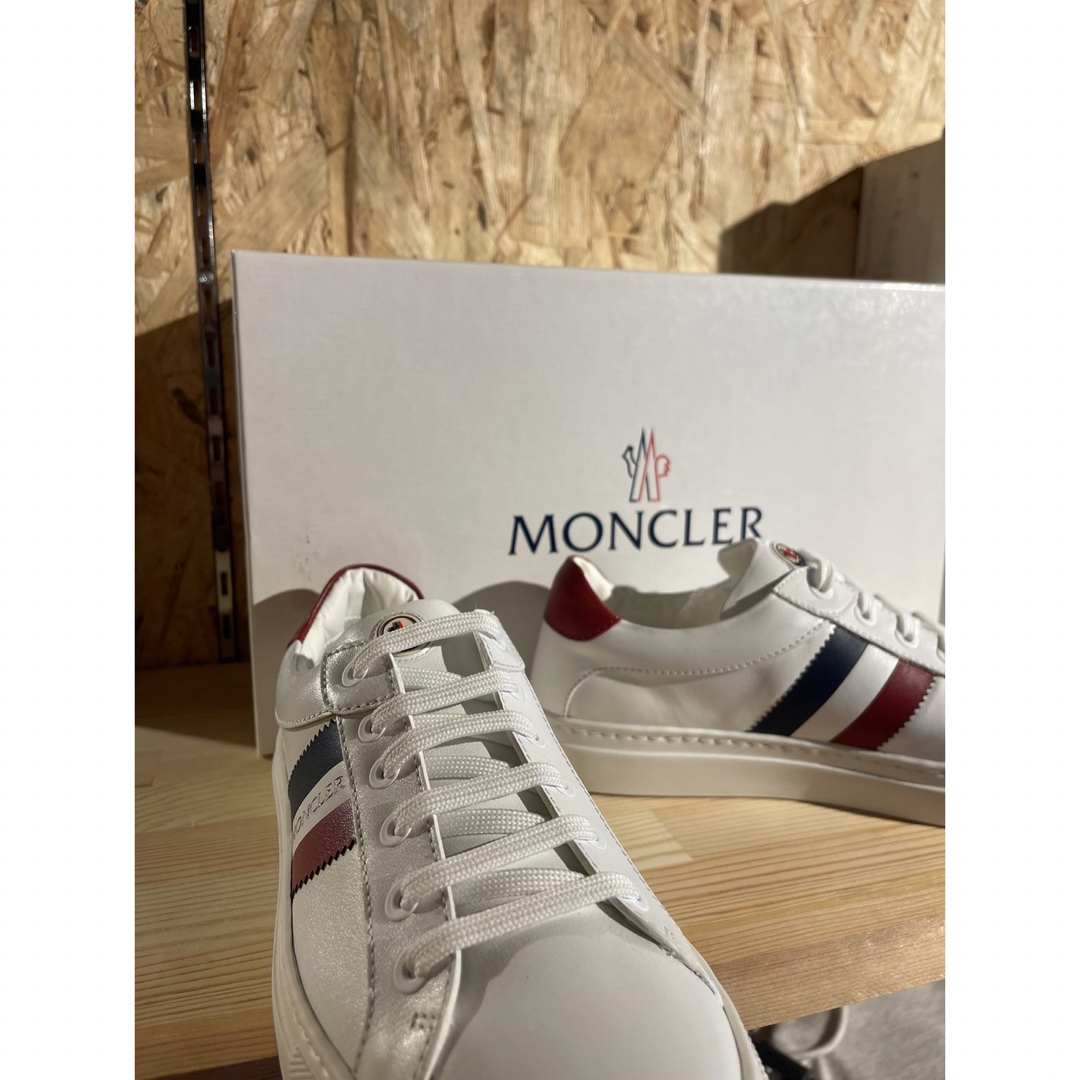 MONCLER(モンクレール)の〈新品未使用品〉モンクレール NEW LENI SCARPAホワイトスニーカー  レディースの靴/シューズ(スニーカー)の商品写真