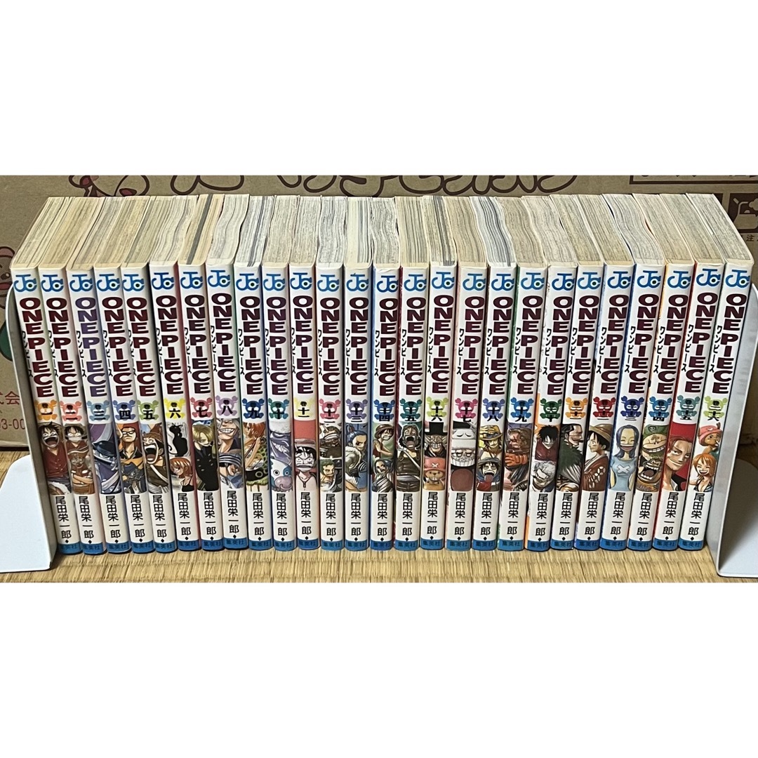 【27.28日限定セール！】ONE PIECE 全108巻＋関連本5冊 エンタメ/ホビーの漫画(全巻セット)の商品写真