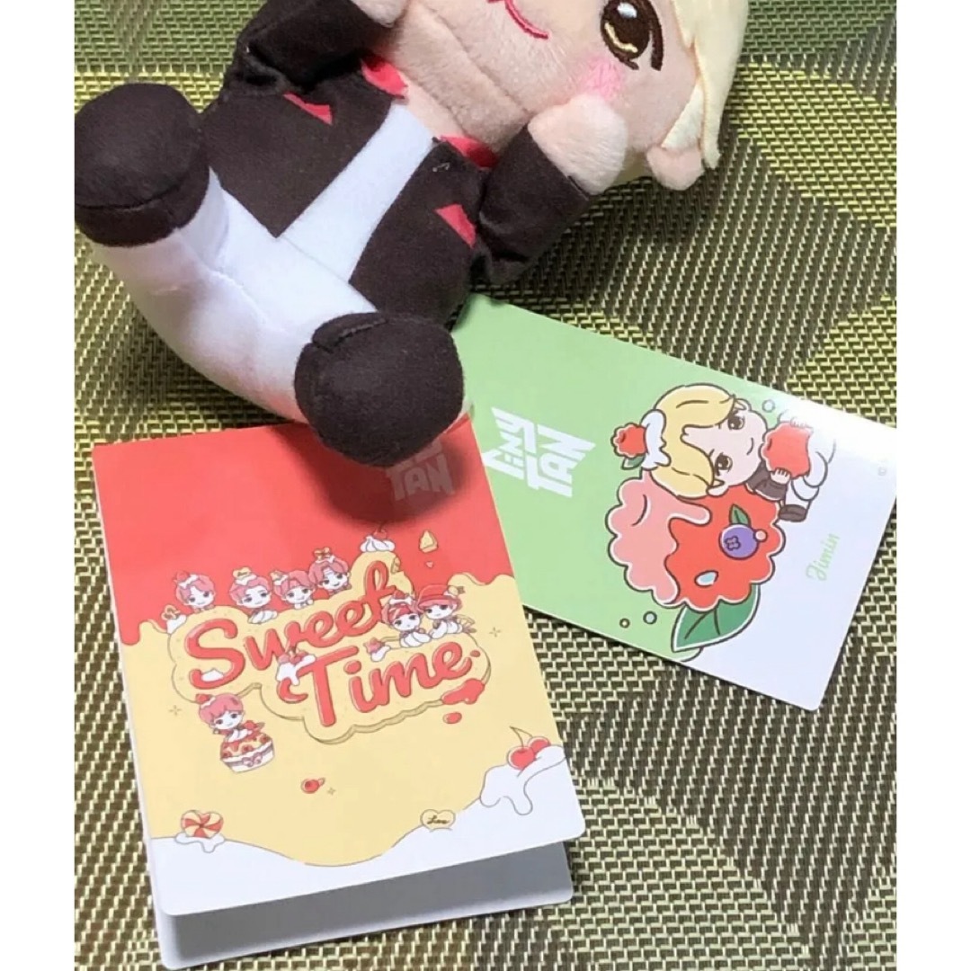 防弾少年団(BTS)(ボウダンショウネンダン)のTinyTAN Sweet Time モアプラスおすわりぬいぐるみ Jimin エンタメ/ホビーのCD(K-POP/アジア)の商品写真