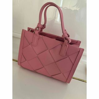 ロエベ(LOEWE)のスタッカート　ピンク　バッグ　ミニバッグ　ショルダー　レザー(ショルダーバッグ)