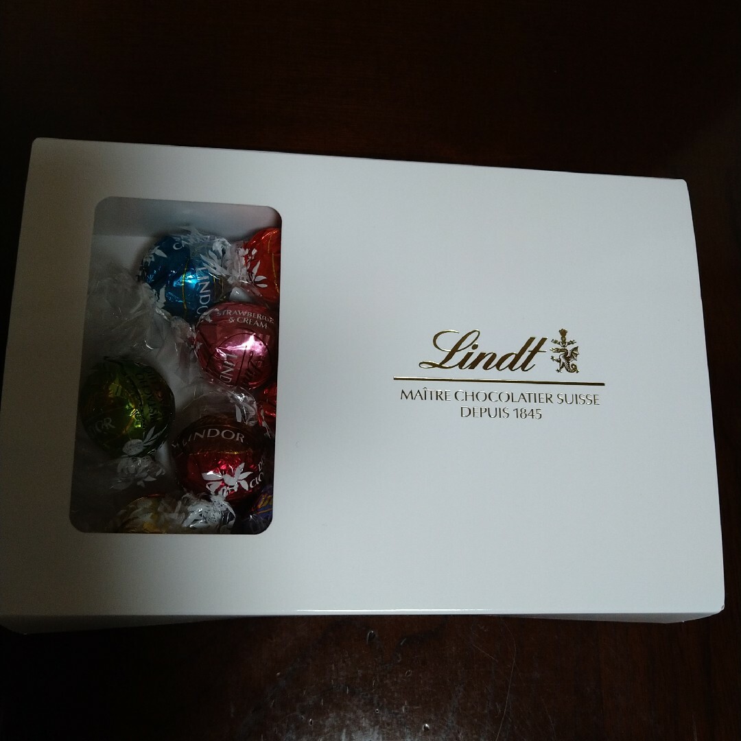 Lindt(リンツ)のリンドール テイスティングセット＆ロイズアールショコラ 食品/飲料/酒の食品(菓子/デザート)の商品写真