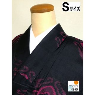 【中古】 紬 正絹 黒地に華紋文様 アンティーク 裄62cm Sサイズ 袷着物 (着物)