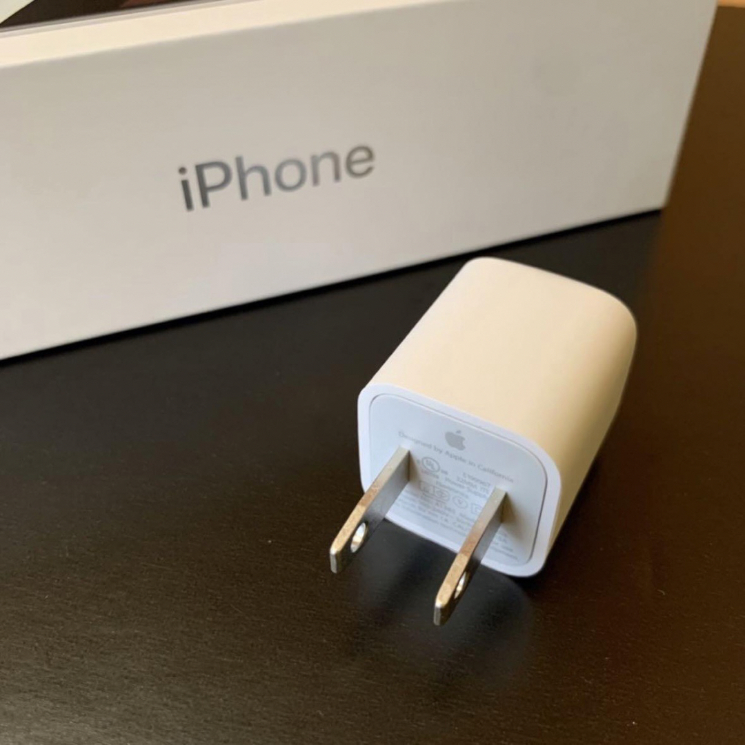 Apple(アップル)のiPhone付属 USBアダプター Apple 充電器 電源アダプタ スマホ/家電/カメラのスマートフォン/携帯電話(バッテリー/充電器)の商品写真