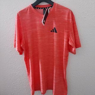 アディダス(adidas)の☆adidas☆新品タグ付き☆(Tシャツ/カットソー(半袖/袖なし))